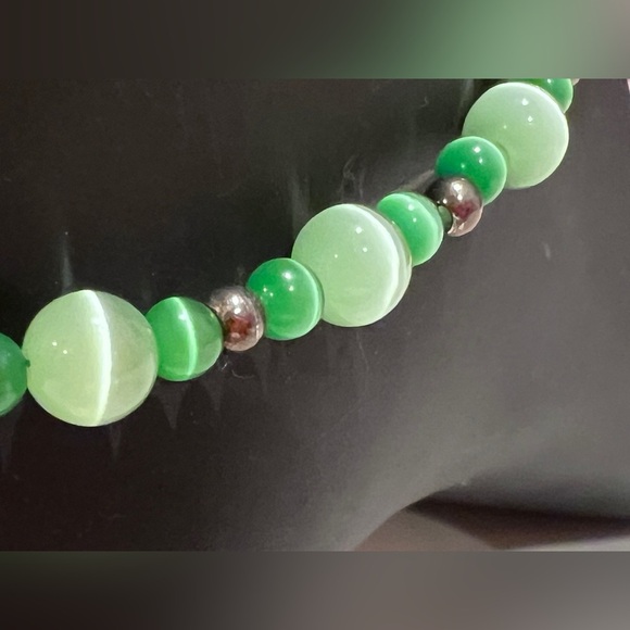 Green Cat-Eye Handmade Beaded Ankle Bracelet - Picture 2 of 6
